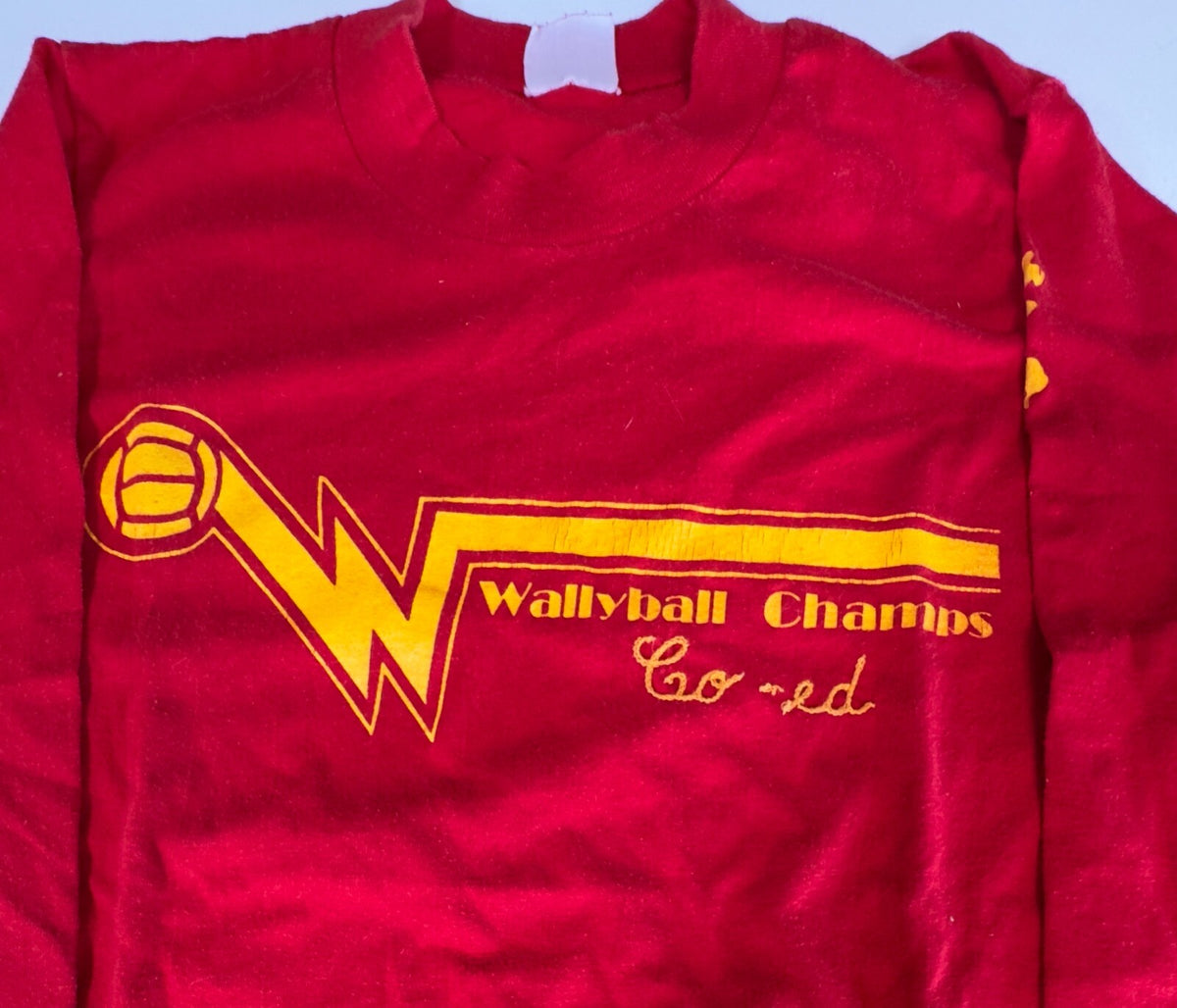 VTG '80s WALLYBALL CHAMPS COED LONG SLEEVE GRAPHIC T-SHIRT~SNGL STITCH~MED