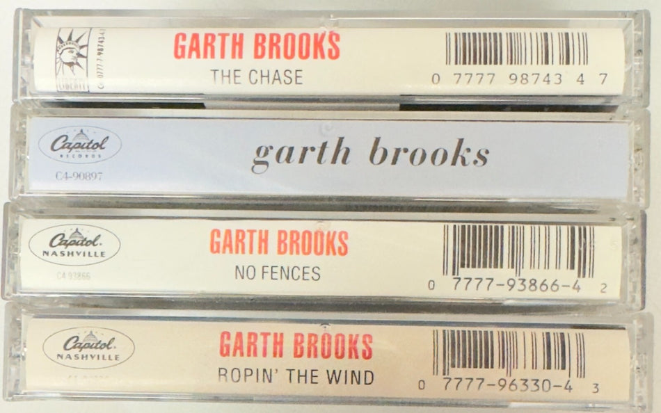 LOT: 4 GARTH BROOKS CASSETTE TAPES~NO FENCES~ROPIN THE WIND~THE CHASE~S/T~EXC