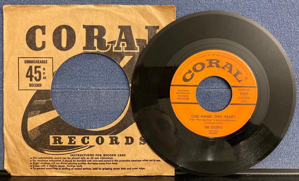 ESCORTS +GOLDIE~ONE HAND ONE HEART / I CANT BE FREE~1963 CORAL 7-INCH 45~DOO WOP